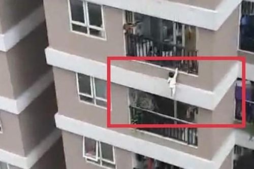 Vụ ' cháu bé ngã từ tầng 13': Sức khỏe bệnh nhi hiện đã ổn định