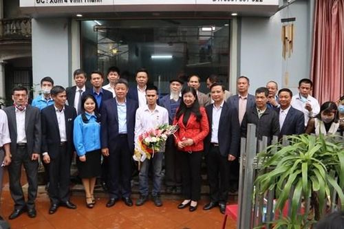 'Người hùng' cứu cháu bé rơi từ tầng 13 nhận khen thưởng