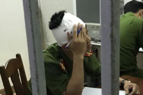 Khởi tố người tấn công cảnh sát ở TP.HCM