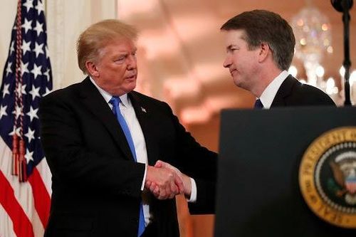 Thẩm phán ông Trump từng đề cử bỏ phiếu chống cựu tổng thống