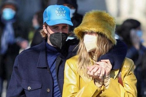 Justin Bieber đón sinh nhật sớm cùng vợ ở Pháp
