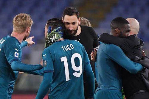 Roma 1-2 AC Milan: Thắng kịch tính Roma, Milan quyết bám đuổi Inter