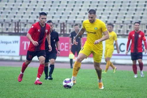 Các CLB V-League: Rèn thể lực, tích cực đá giao hữu