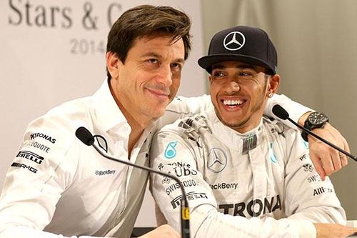 Vì sao Hamilton chỉ gia hạn 1 năm với Mercedes?