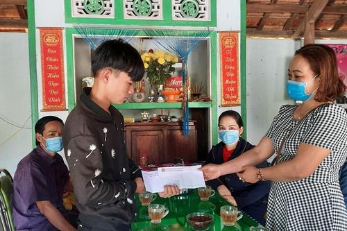 Thanh niên Quảng Nam hăng hái nhập ngũ