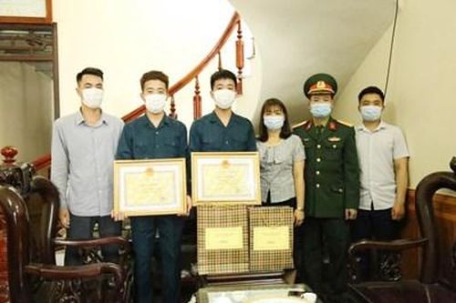 Anh em song sinh cùng viết đơn tình nguyện nhập ngũ