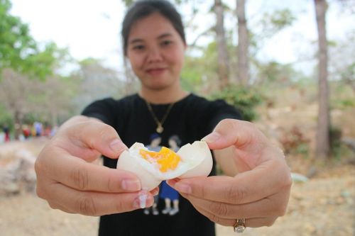 Khám phá suối nước nóng 87°C ở Bình Thuận