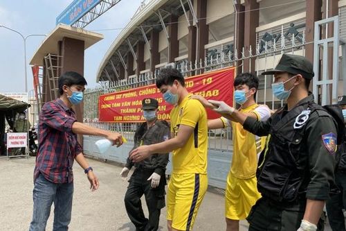 Bình Dương: Trục xuất 11 người Trung Quốc nhập cảnh trái phép