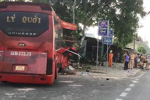 Xe khách va chạm xe đạp, 3 người tử vong, 4 người bị thương