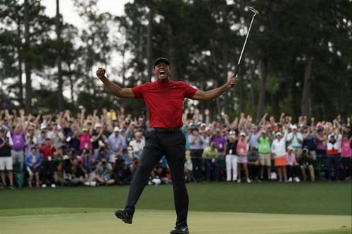 Tiger Woods trở lại khi nào sau tai nạn ô tô nghiêm trọng?