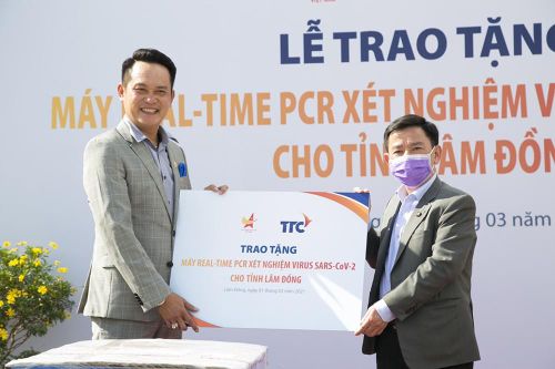 Hội Doanh nhân trẻ Việt Nam tặng máy xét nghiệm virus SAR-COV-2 với 96 mẫu cùng lúc
