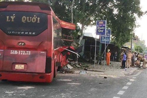 Xe khách va chạm xe đạp, 7 người thương vong