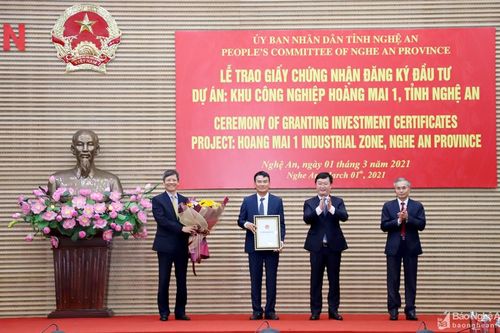 Nghệ An trao Giấy chứng nhận đăng ký đầu tư Dự án KCN Hoàng Mai 1 tổng vốn 750 tỷ đồng