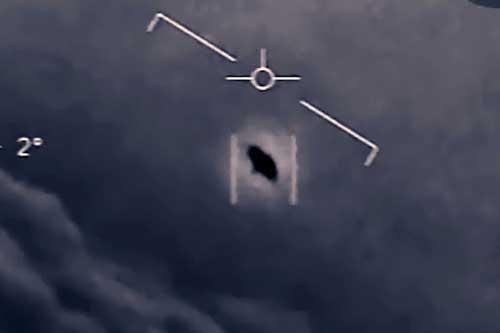 Cựu phi công Hải quân Mỹ tiết lộ về 'UFO trồi lên từ dưới biển'