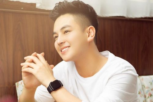 Cựu sinh viên Đại học kiểm sát Hà Nội có ngoại hình chẳng kém hotboy với nụ cười tỏa nắng