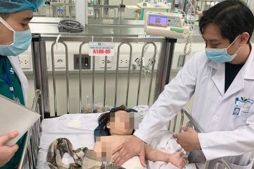 Bé gái rơi từ tầng 12 chung cư bị trật khớp háng, các xét nghiệm chưa có dấu hiệu bất thường