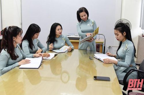 Nữ cán bộ, viên chức Trung tâm Văn hóa tỉnh hưởng ứng tuần lễ áo dài
