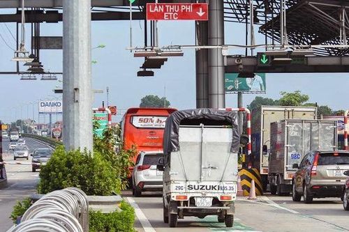 Lái xe bức xúc 'tố' tài khoản thu phí không dừng có tiền mà không thể qua trạm BOT