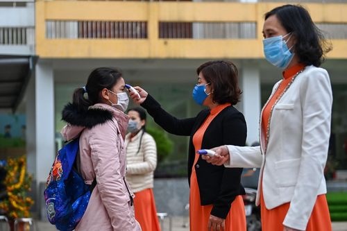 Học sinh trường Xuân Phương trở lại lớp sau kỳ nghỉ dài