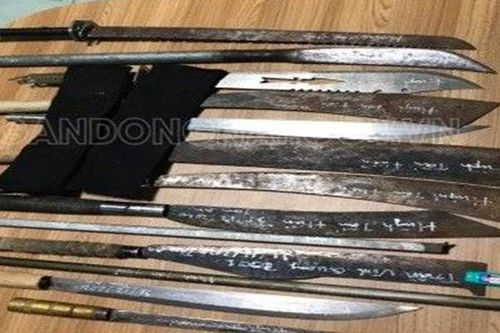Cảnh sát ngăn cuộc hỗn chiến giữa 2 băng nhóm ở công viên