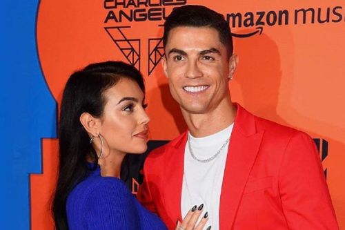 Bạn gái không cho Ronaldo tự thay bóng đèn trong nhà