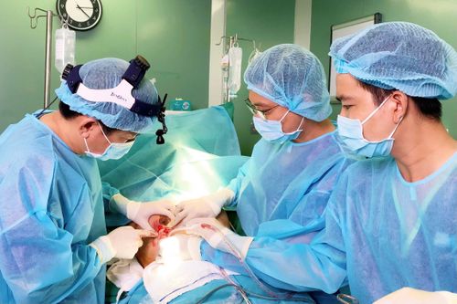 Sở Y tế TP.HCM điều tra vụ nữ bệnh nhân bị bỏ quên gạc trong ngực