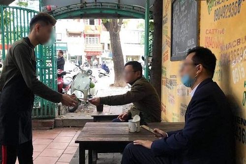 Hà Nội: Ngày đầu mở cửa quán cà phê, dễ bắt gặp vi phạm quy định phòng dịch