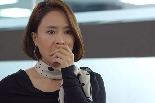 'Hướng dương ngược nắng': Sau khi tát bạn diễn, Hồng Diễm chạy đến ôm Hồng Đăng giảng hòa