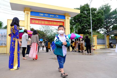 Hà Nội: Ngày đầu trở lại trường của học sinh sau kỳ nghỉ dài 30 ngày