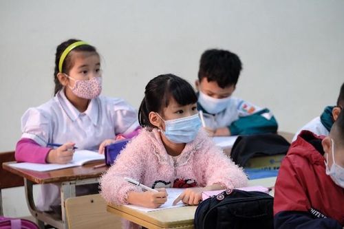 Phòng dịch nghiêm ngặt ngày học sinh trở lại trường tại huyện Mê Linh
