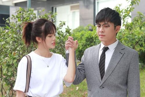 Yeye Nhật Hạ 'chiến đấu' với 3 mẹ chồng trong phim 'Kiếm chồng cho mẹ chồng'