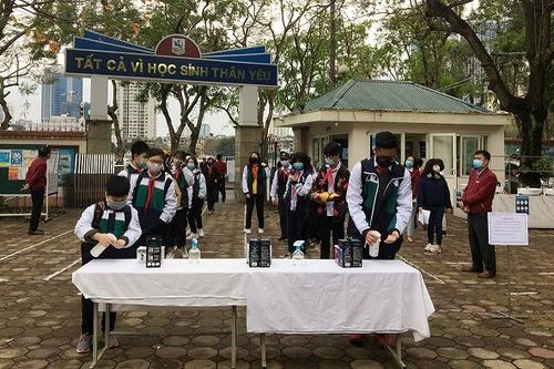 Học sinh Thủ đô trở lại trường sau kỳ nghỉ dài chống dịch