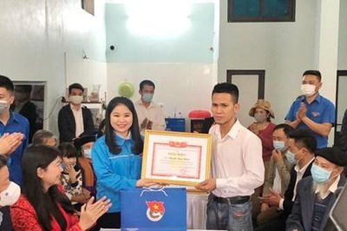 Người lái xe thiện lành và 'phút giây huyền diệu' làm cảm phục triệu trái tim