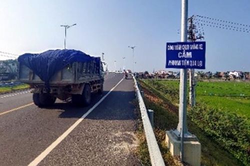 Tắc một đầu, cầu để ngó (!?)