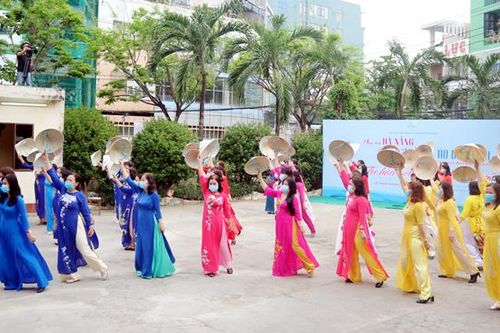 Phát động 'Tuần lễ Áo dài' tại công sở
