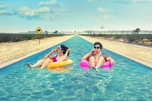 Nếu năm 2021 là một bộ phim thì đó chính là 'Palm Springs: Mở mắt thấy hôm qua'