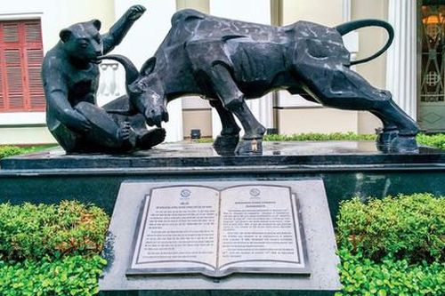 Xin chuyển một số mã chứng khoán từ sàn TPHCM sang sàn Hà Nội