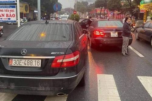 Đang xác minh 2 'xế hộp' hạng sang có biển số trùng nhau