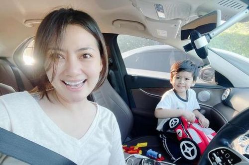 Sao Việt háo hức, phấn khởi đưa con trở lại trường sau kỳ nghỉ Tết dài