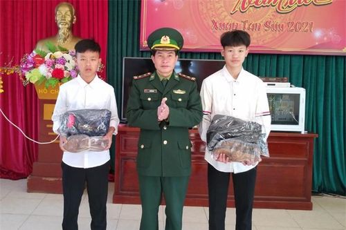 Thắp sáng ước mơ cho con nuôi đồn Biên phòng