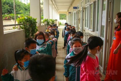 Hà Nội: Sáng nay (2/3), hơn 2 triệu học sinh của Thủ đô bắt đầu đi học trở lại