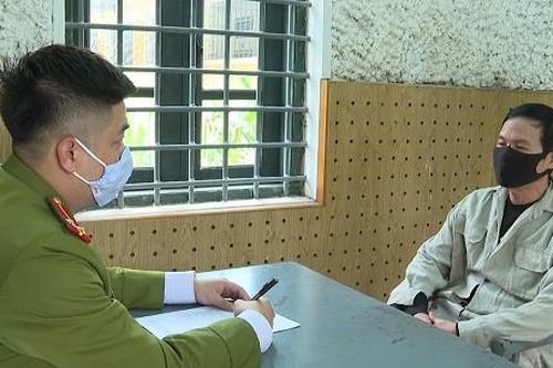 Tát cảnh sát giao thông khi được yêu cầu kiểm tra nồng độ cồn