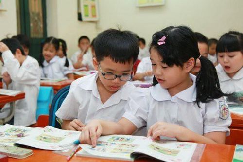 Con đi học trở lại, phụ huynh Thủ đô bày tỏ cảm xúc 'vỡ òa'