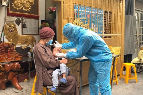 TPHCM lấy hàng trăm mẫu xét nghiệm COVID-19 ở các cơ sở tôn giáo
