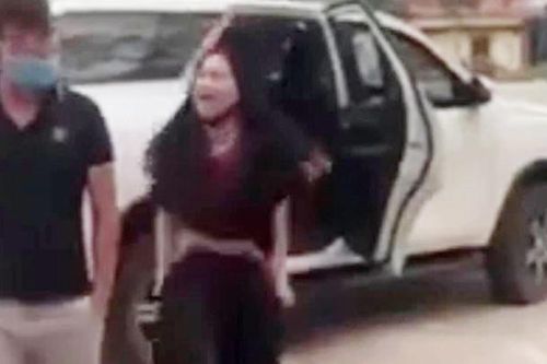 Người phụ nữ lột đồ chửi bới trước cổng đền Cuông làm đơn tố cáo 'bị xúc phạm'