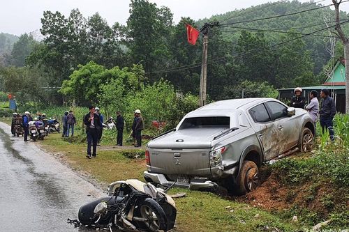 Người đàn ông tử vong sau cú va chạm với xe bán tải