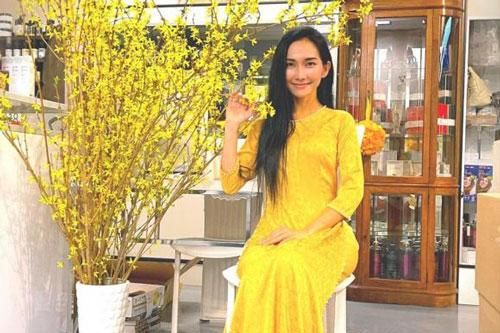 Thúy Nga trầm trồ trước độ giàu có của Kim Hiền: Đi xế hộp đắt tiền gần 4 tỷ đồng