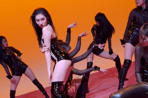 Sunmi phát hành clip vũ đạo ca khúc Tail, gây ấn tượng với tạo hình cái đuôi