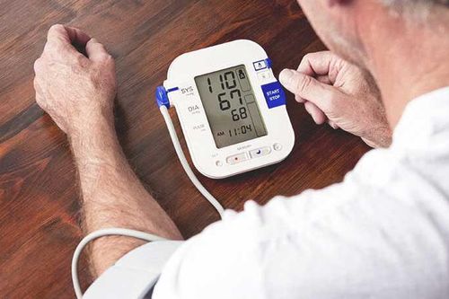 Cách hạ huyết áp ngay lập tức theo lời khuyên của chuyên gia y tế