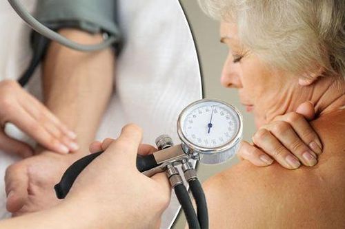 Xử trí khi bị cao huyết áp đột ngột như thế nào? Cần lưu ý gì?